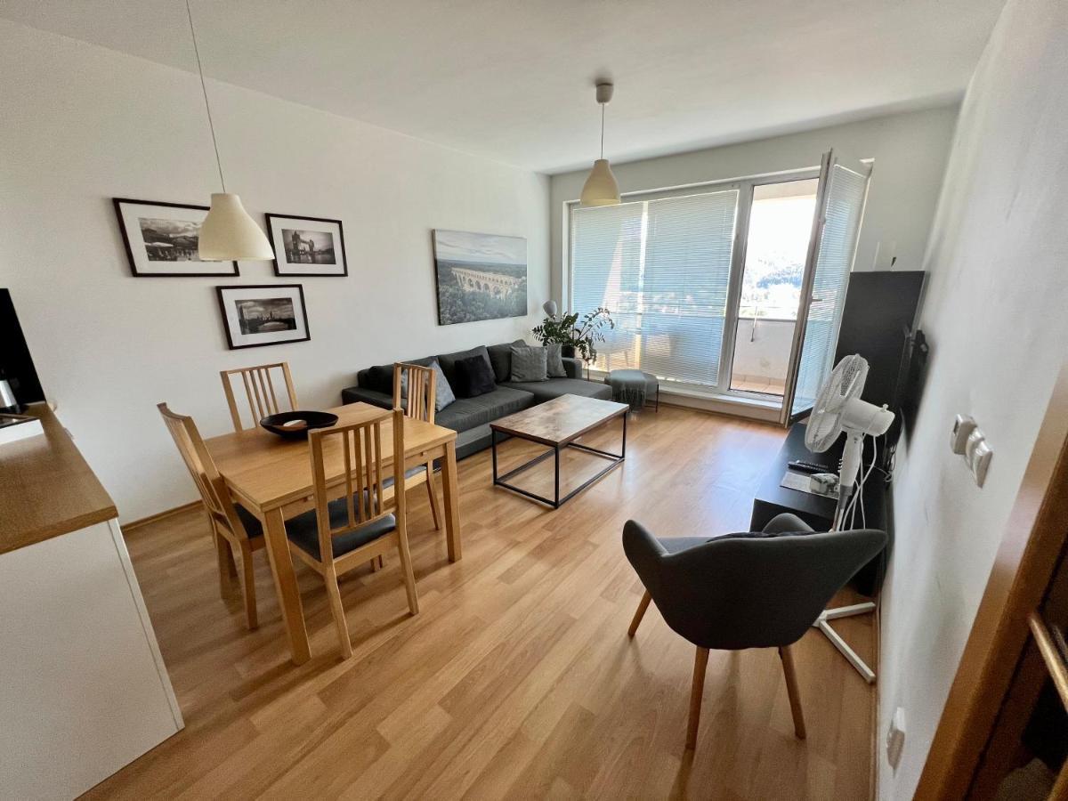 Bl City View Apartment, 24Hr Self Check-In, Free Private Parking, Panoramic View From Balcony, 5-Minute Walk To City Centre Банска бистрица Екстериор снимка