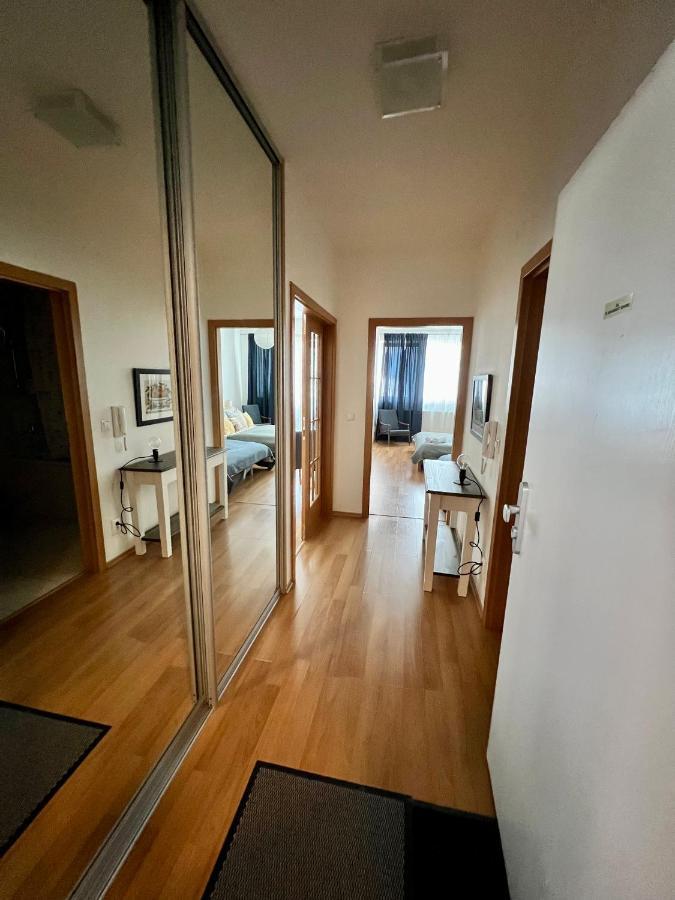 Bl City View Apartment, 24Hr Self Check-In, Free Private Parking, Panoramic View From Balcony, 5-Minute Walk To City Centre Банска бистрица Екстериор снимка