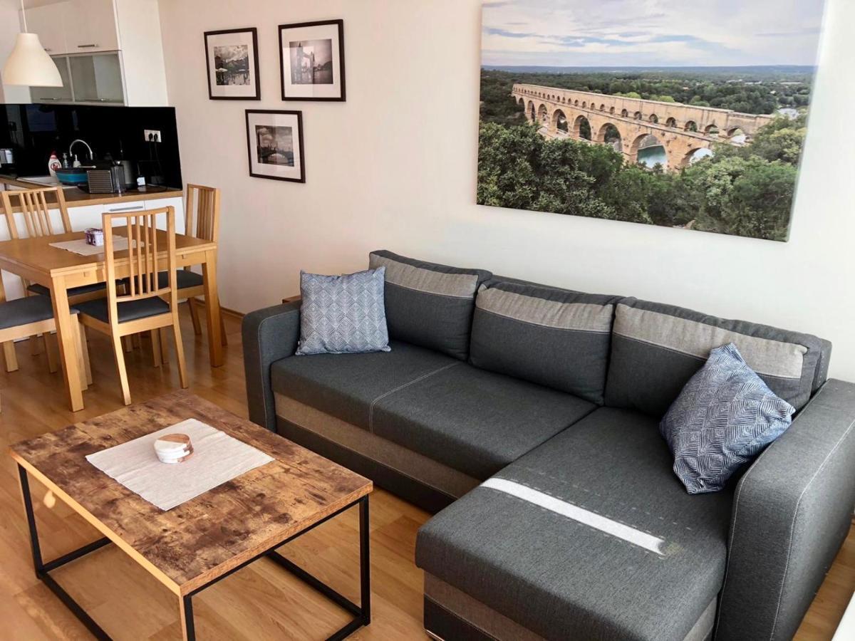Bl City View Apartment, 24Hr Self Check-In, Free Private Parking, Panoramic View From Balcony, 5-Minute Walk To City Centre Банска бистрица Екстериор снимка