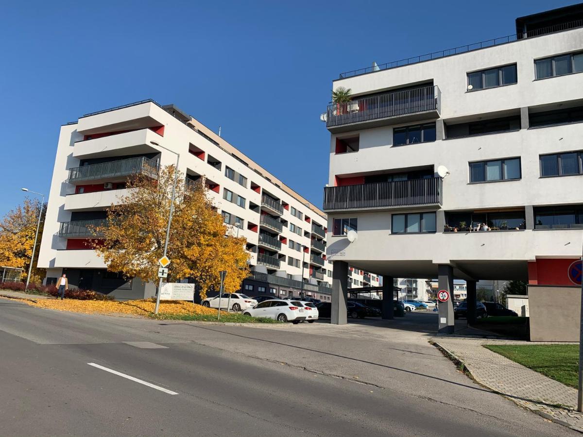 Bl City View Apartment, 24Hr Self Check-In, Free Private Parking, Panoramic View From Balcony, 5-Minute Walk To City Centre Банска бистрица Екстериор снимка